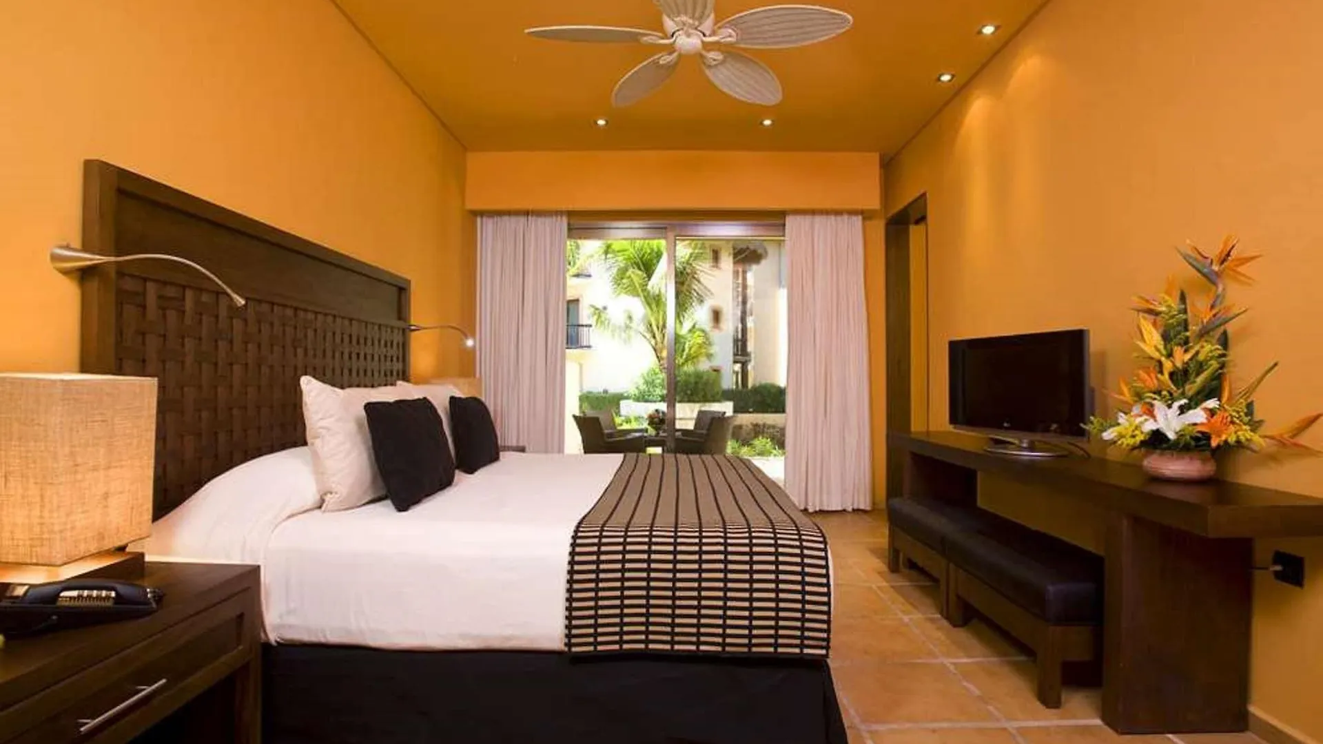 Catalonia Yucatan Beach Resort & Spa Puerto Aventuras 4*,